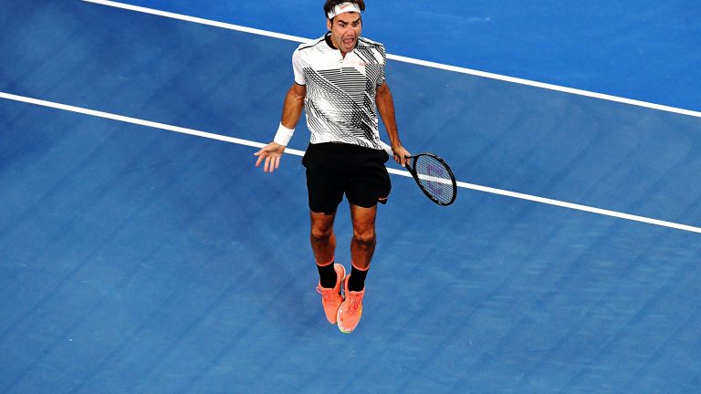Bài tập rèn luyện khả năng đáp trả bóng từ sự phản công linh hoạt (versatile counter-attacking) down the line trong tennis