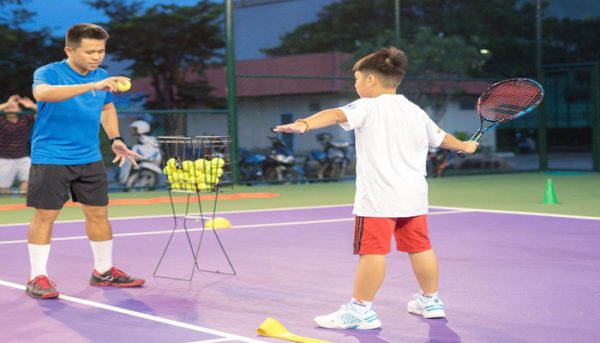 Bài tập tăng cường khả năng di chuyển và tỉnh táo trên sân tennis