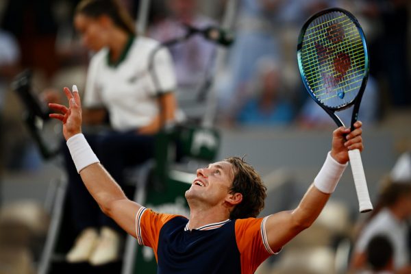 Luyện tập kỹ thuật đánh forehand topspin cross-court trong tennis