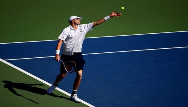 Bài tập rèn luyện khả năng đáp trả bóng từ sự phản công linh hoạt (versatile counter-attacking) down the line trong tennis