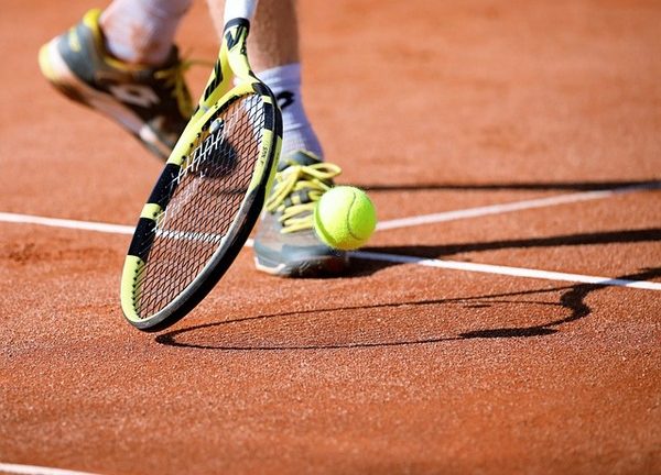 Luyện tập kỹ thuật đánh forehand topspin cross-court trong tennis
