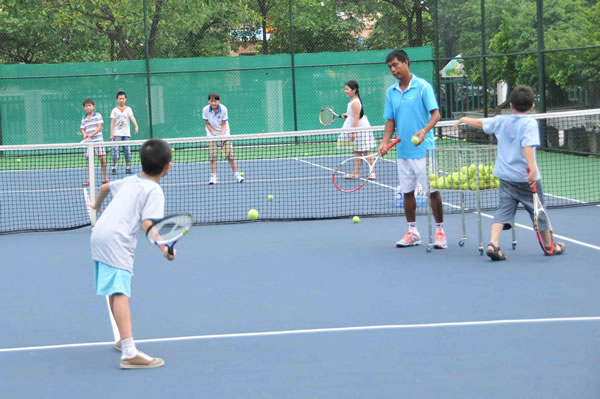 Bài tập rèn luyện khả năng đáp trả bóng cao trong tennis