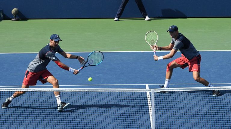 Bài tập rèn luyện khả năng đáp trả bóng từ sự đánh bóng bên trong sân (inside-in) topspin cross-court trong tennis