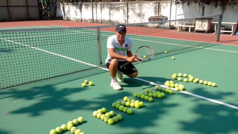 Luyện tập kỹ thuật đánh overhead smash trong tennis