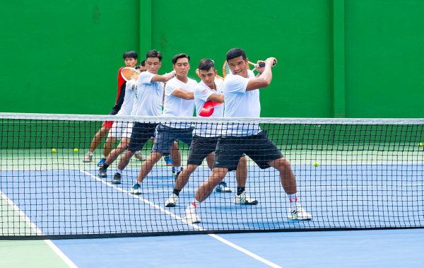 Luyện tập kỹ thuật đánh forehand slice trong tennis