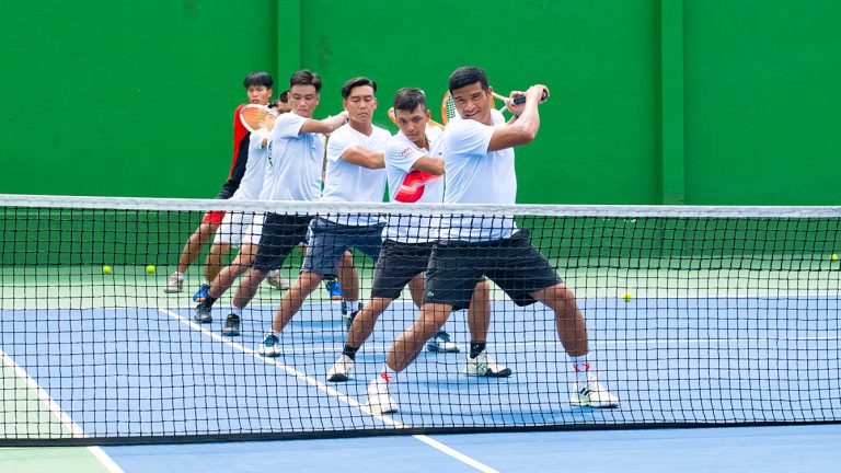 Luyện tập kỹ thuật đánh forehand slice trong tennis