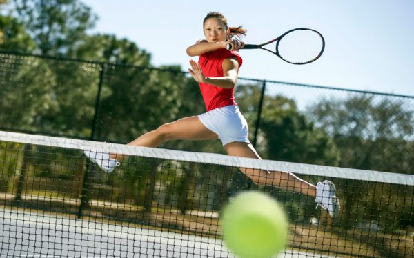 Bài tập rèn luyện khả năng đáp trả bóng bằng tay non (one-handed) topspin angle trong tennis