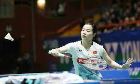 Các kỹ thuật và chiến thuật chơi trên sân đất nện: Hướng dẫn về cách chơi cầu lông trên sân đất nện, bao gồm điều chỉnh kỹ thuật và chiến thuật để thích nghi với bề mặt đó.