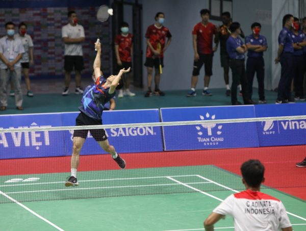 Xưởng sản xuất vợt cầu lông với sự cam kết về sự phát triển và tiến bộ